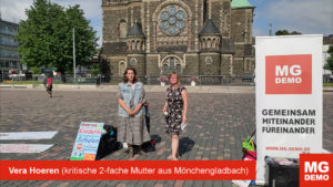 Vera Hoeren, kritische 2-fache Mutter aus Mönchengladbach, bei der Kundgebung zum 25. MG DEMO Sonntagsspaziergang am 11.07.2021